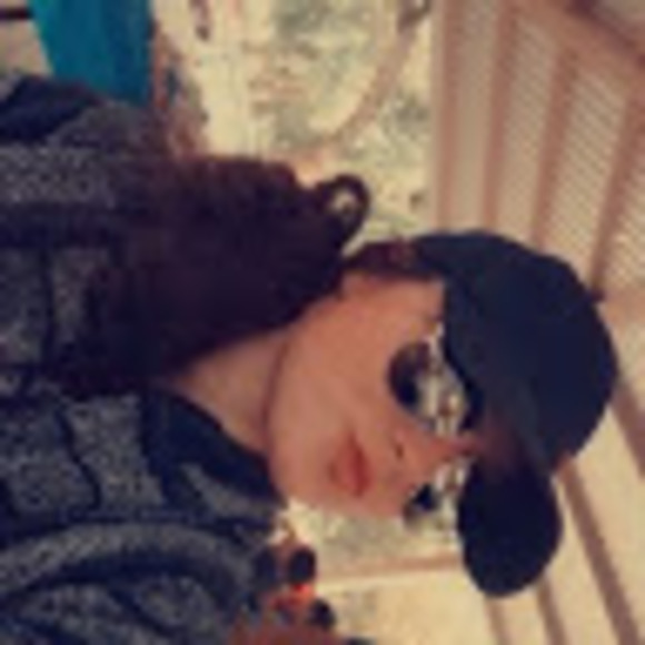 Meet your Posher, Makya - Picture 1 of 1